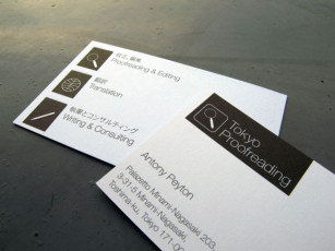 Porovnanie jednojazyčných a dvojjazyčných vizitiek